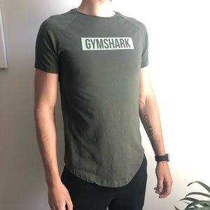 Gymshark Men’s Curved Hem Logo Shirt
